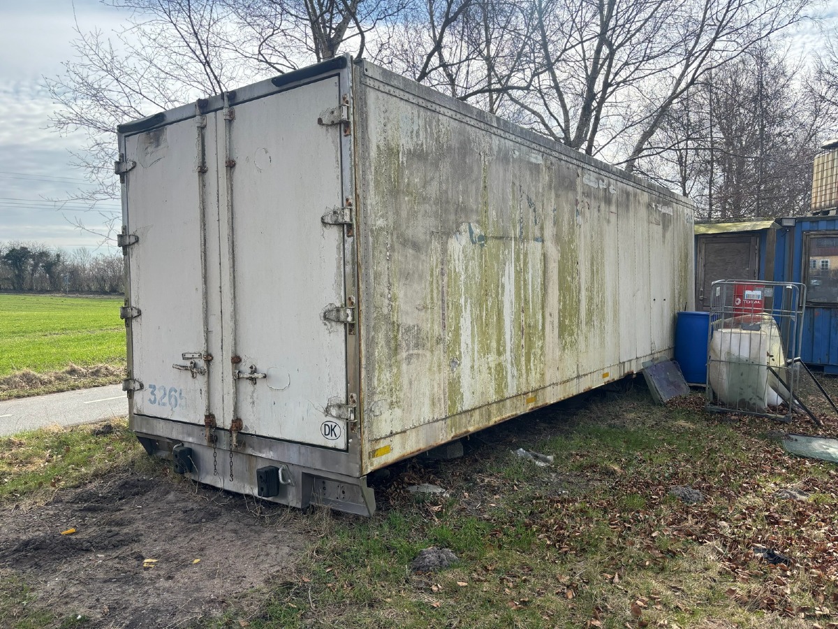 Ældre kølekasse fra lastbil trailer / lastvogn