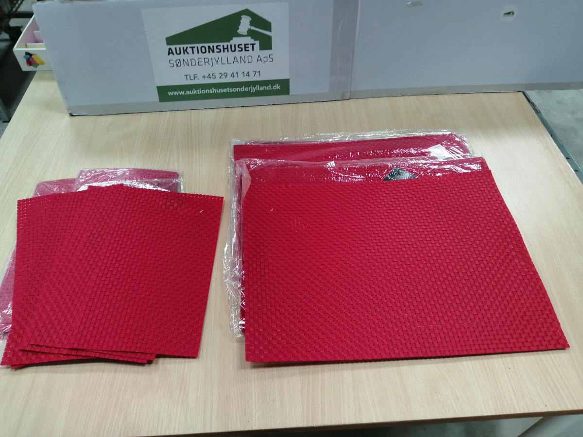 Røde dækkeservietter