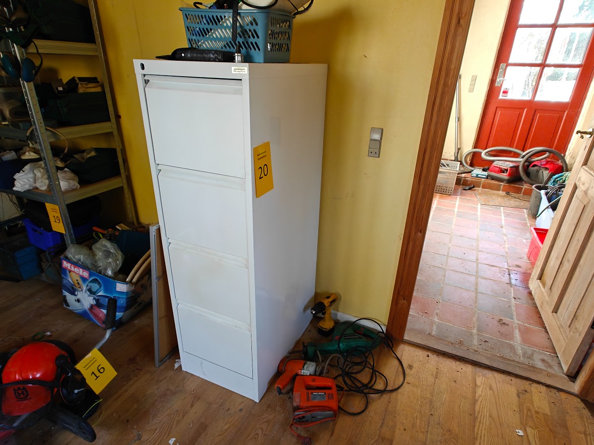 Arkivskab og elværktøj. Arkivskab i stål. Uden indhold. 