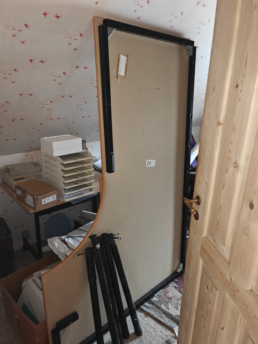 Tøm rummet. Står på 1. sal.