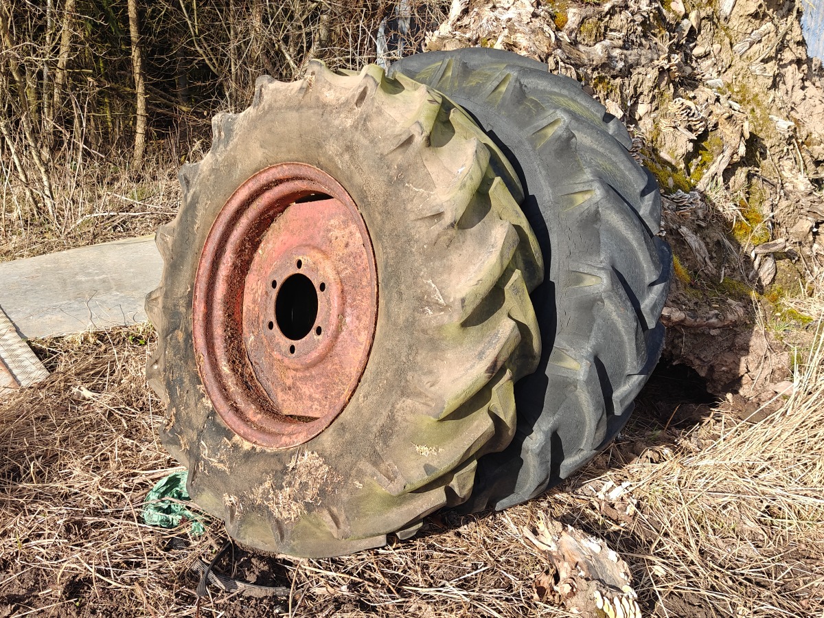 2 stk baghjul til traktor& 3 stk vognhjul 