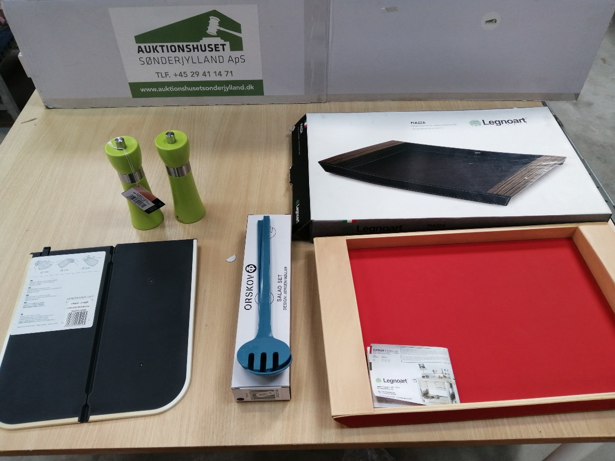 Serveringsbakke m. div. køkken ting