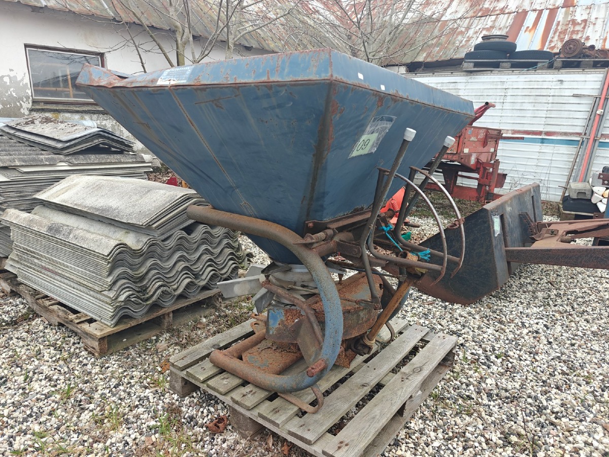 Gødningsspreder. Mrk Bøgeballe. Model B500. 