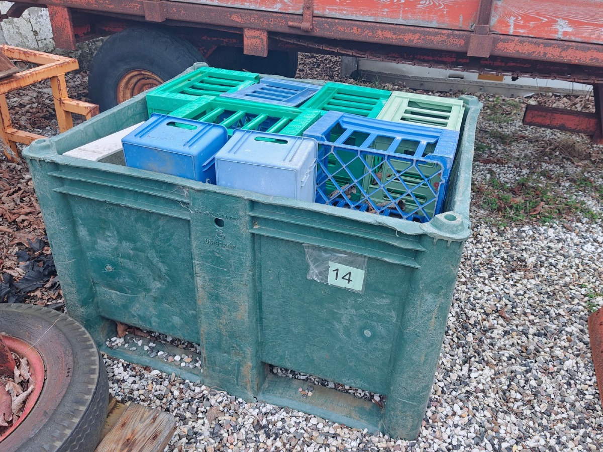 Plastpalle m/plast- og sortimentskasser.