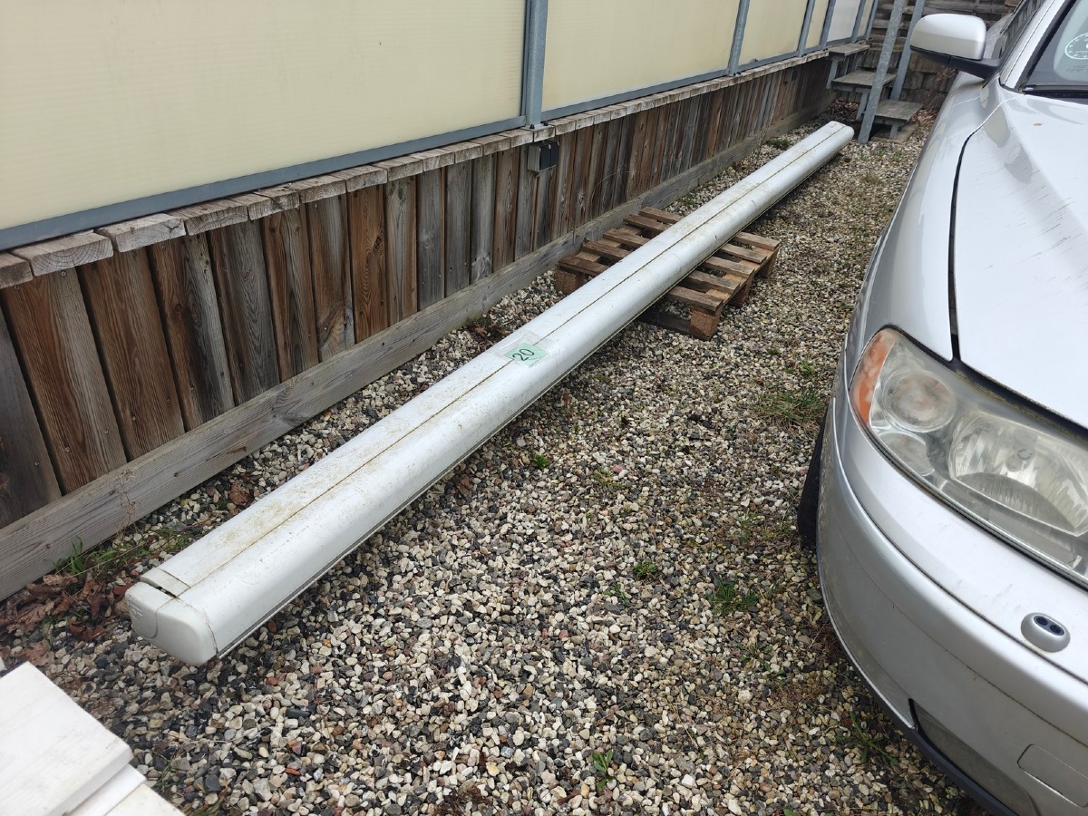 Markise. Mrk: Omnistore. Mål: 5 m.