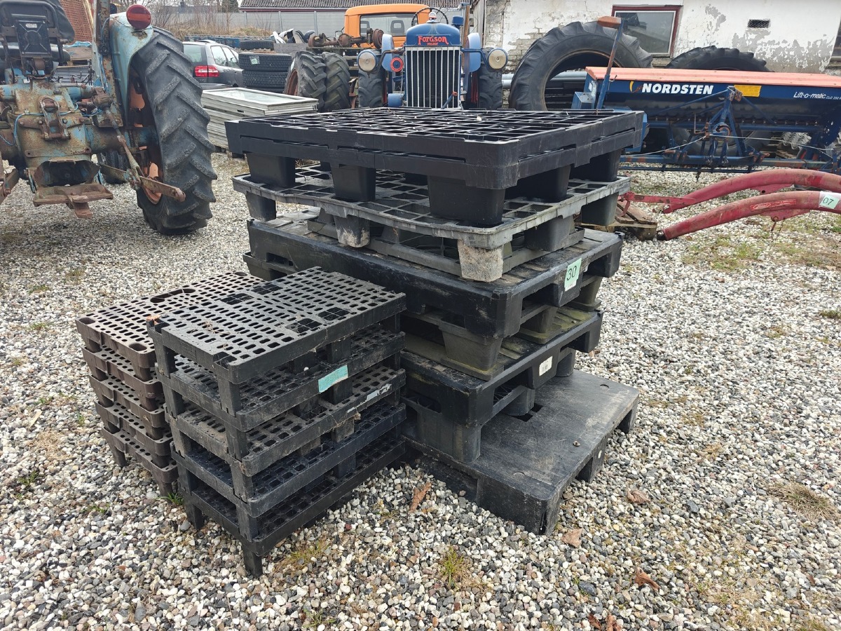 Plastpaller. Ass. størrelser. Brugte. 