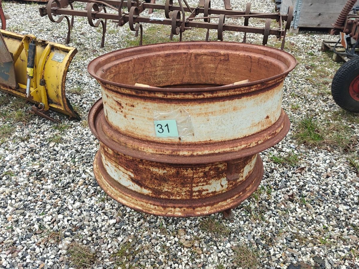 1 Sæt (2 stk) traktorfælge. Mrk: Felius. 36