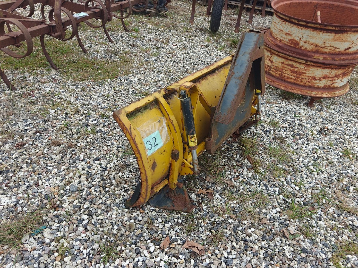 Dozerblad m/a-ramme. Arbejdsbredde: 125 cm. 