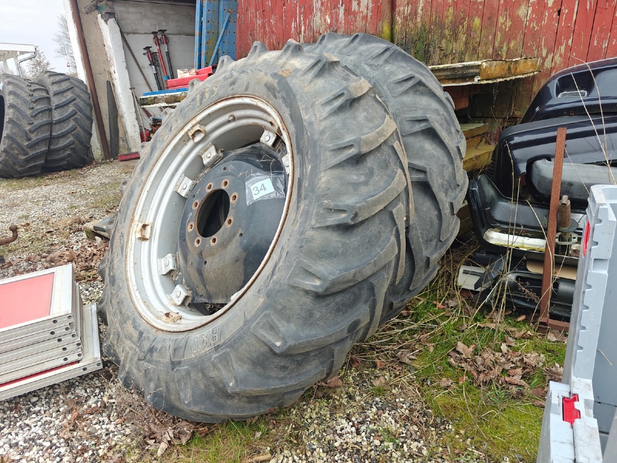 1 Sæt baghjul. Dækmontering: 16.9 x 38. 