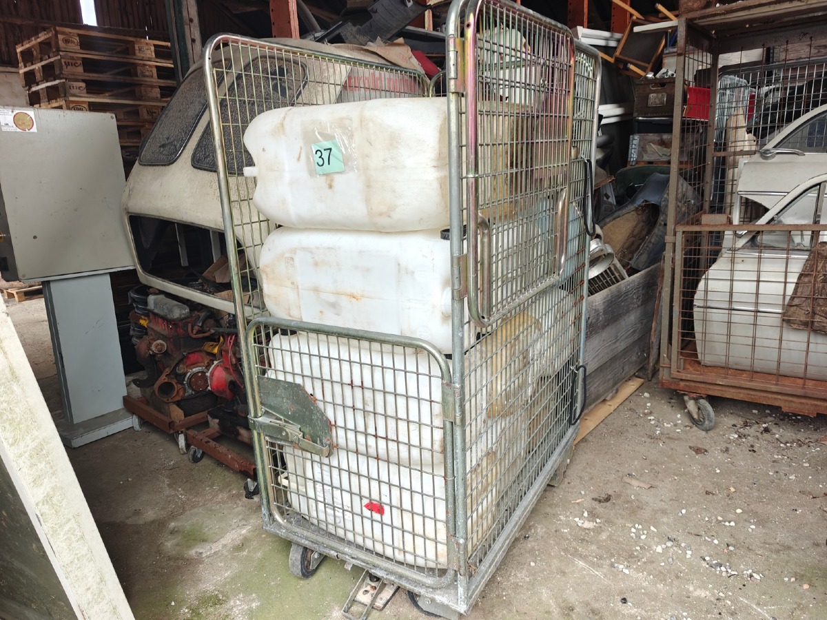 12 Stk 60L plastdunke. U/indhold. Bur medfølger ikke. Brugte.