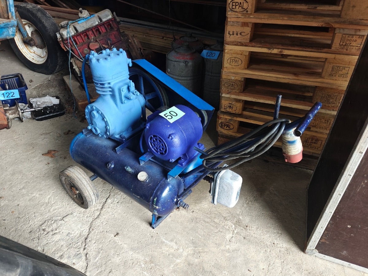 Kompressor. 300 V. Virker.