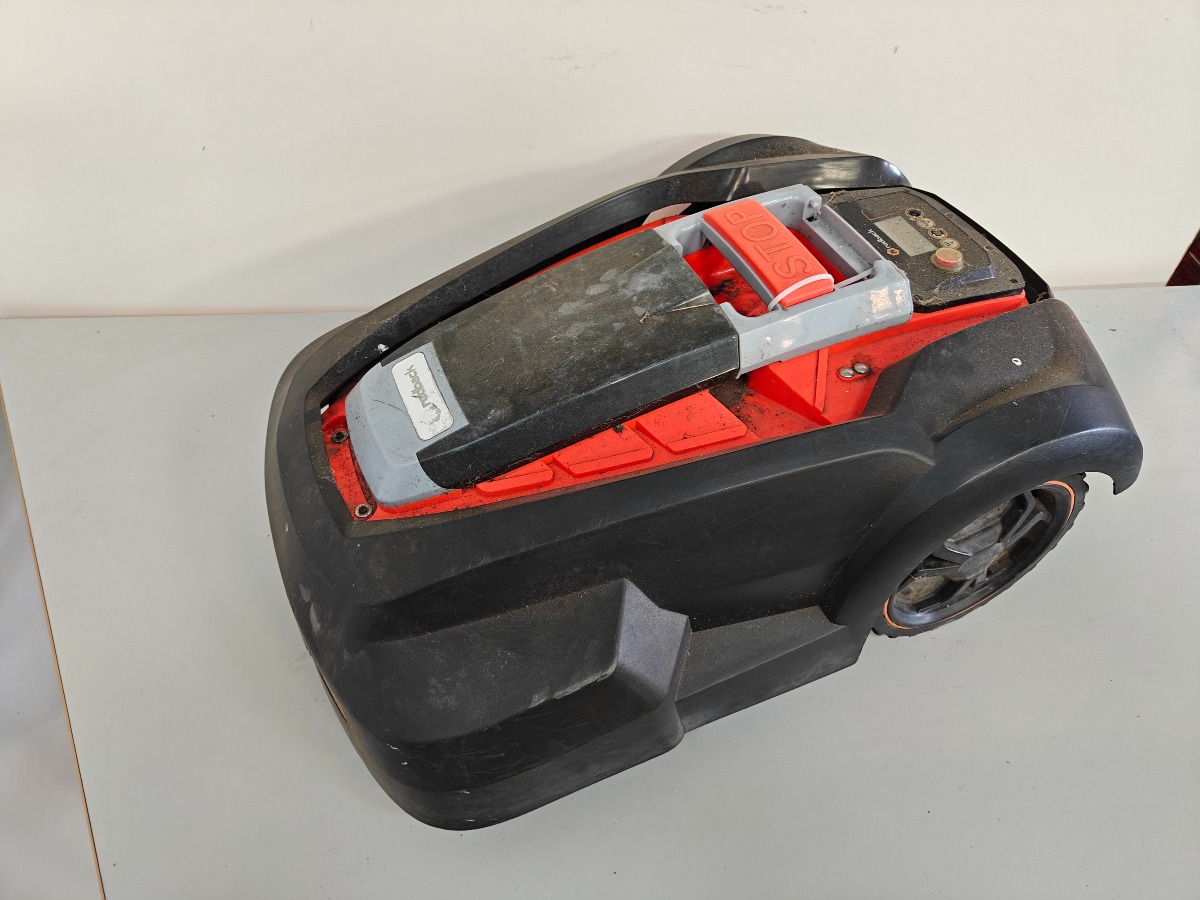 Redback RM24A-10D robotplæneklipper