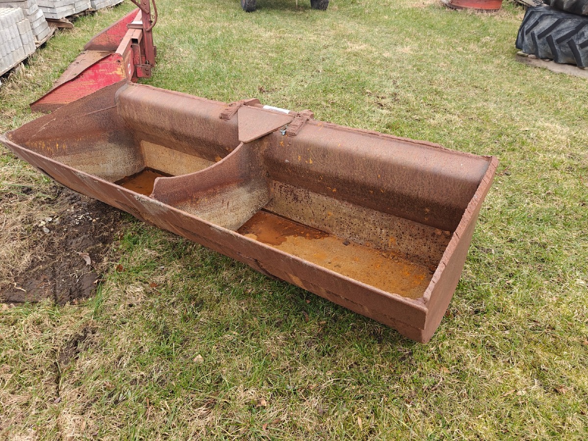 Skovl t/gravemaskine. Med beslag. Arbejdsbredde: 200 cm.