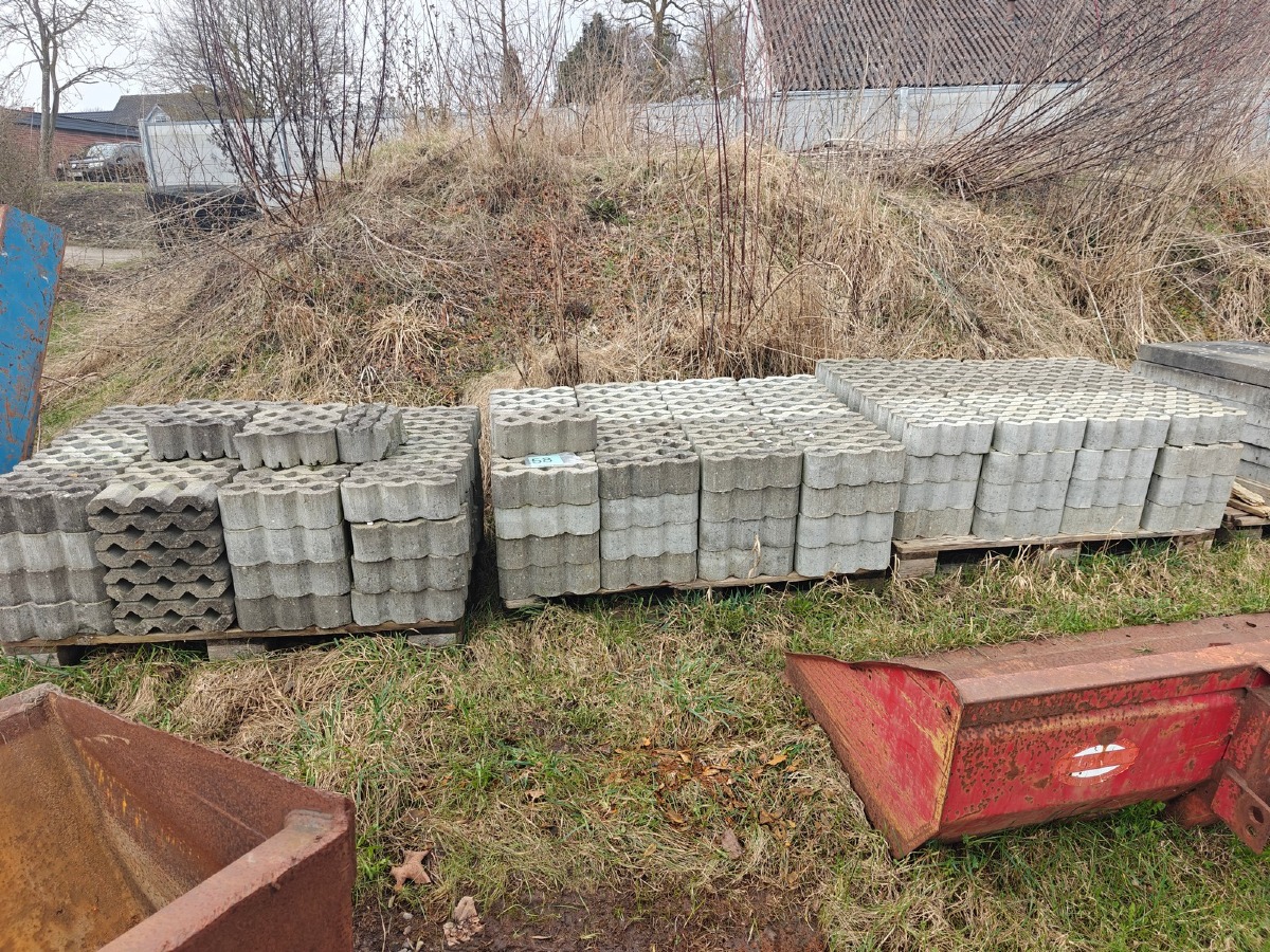 3 Pl. græsarmeringssten. 