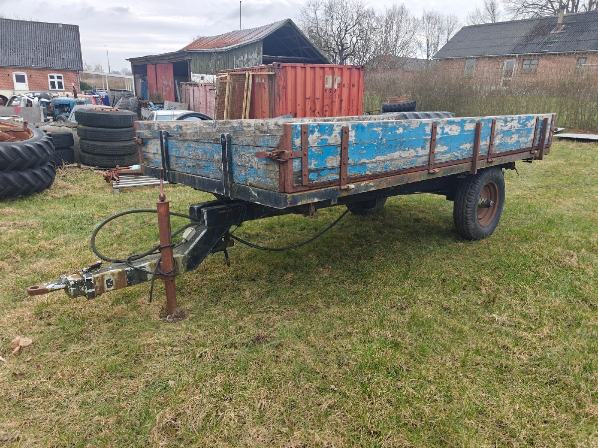 Tipvogn. Ladmål: 355 x 185 cm. 