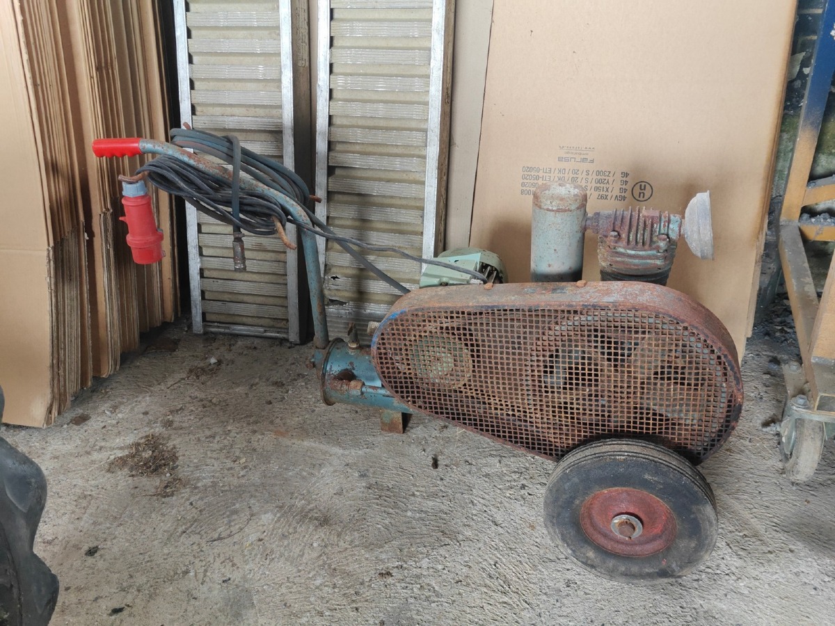 Kompressor. Mrk: FF. 380 V.