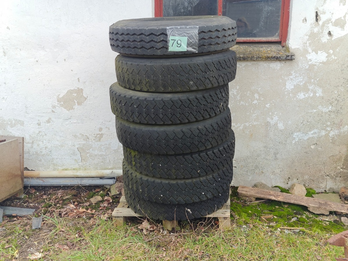 7 Varevogns-/lastbildæk. 8 x17.5.