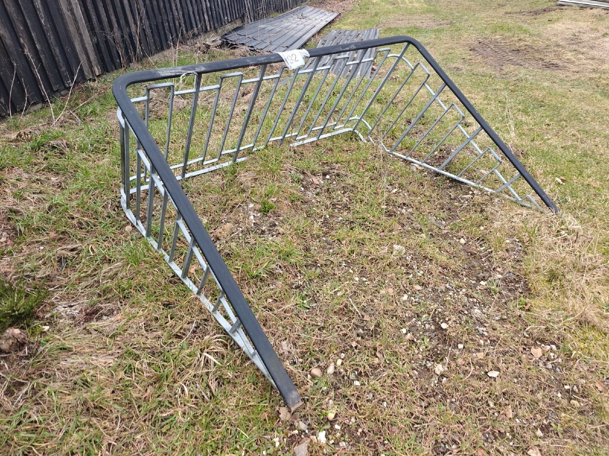 Rækværk/gelænder t/altan. Mål: B: 170 cm. D: 130 cm. H: 80 cm.