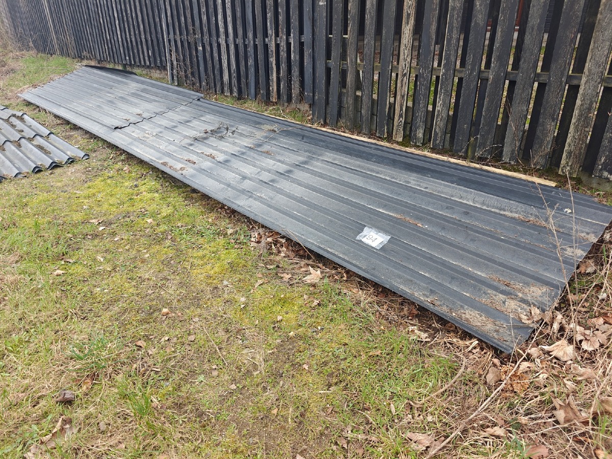 5 Stålplader. Mål: 4 stk á ca 670 cm. 1 stk á ca 300 cm. Støjdæmpning på bagsider. 