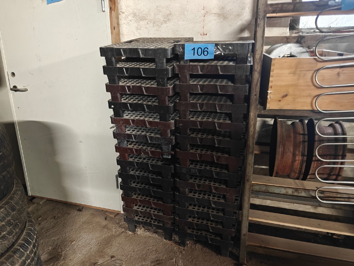 20 Plast kvartpaller. Brugte.