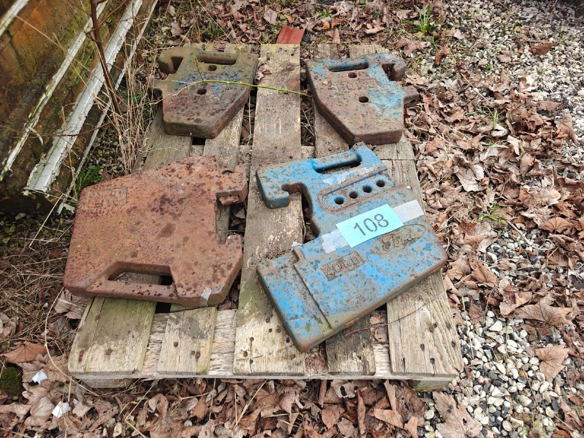 4 Vægtklodser: 3 stk org. Ford og 1 stk Massey Ferguson. Brugte.