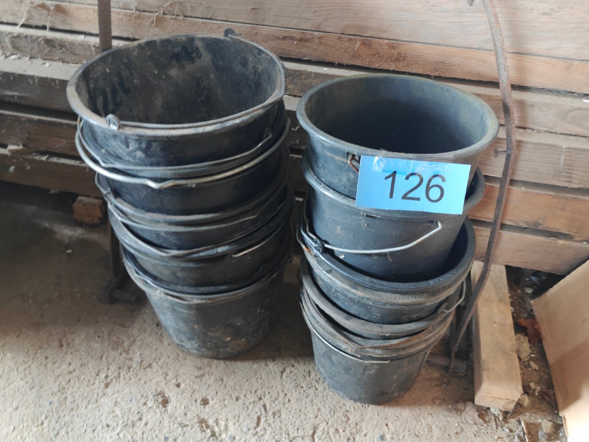 Parti plastspande. Sorte. Ca 15 stk.