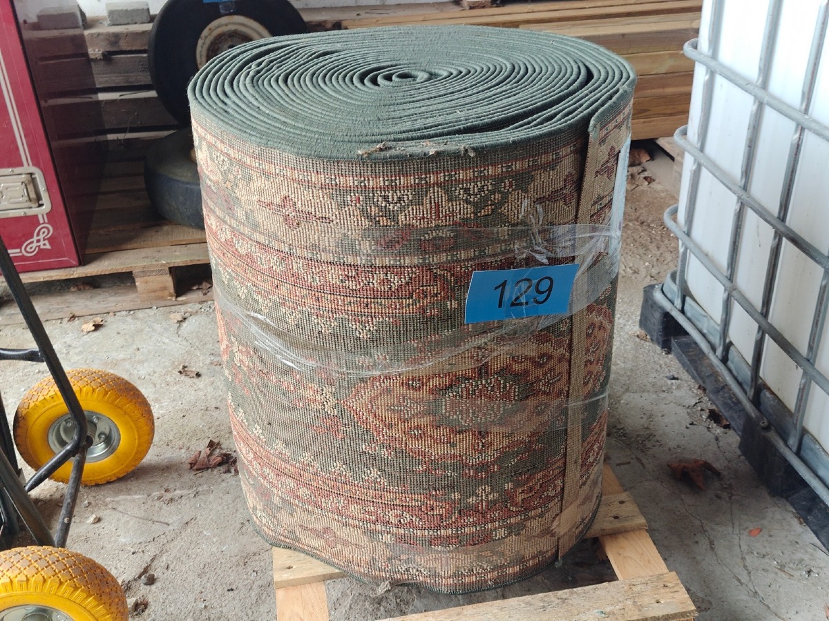 Tæppeløber. Mål: L: Ca 30 m. B: 70 cm. 