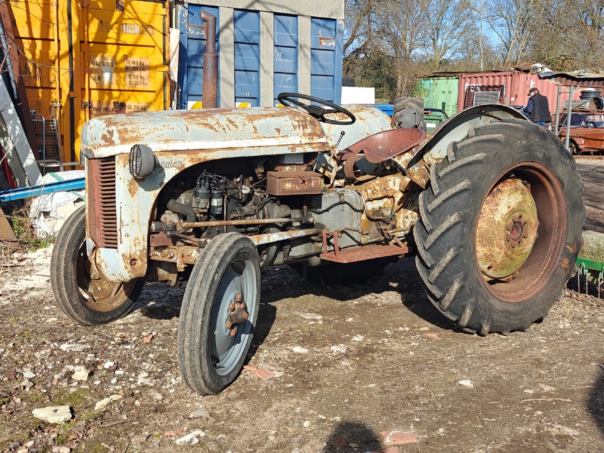 Fergusson 31. Tea Stel nr: 144 759. Starter og kører.