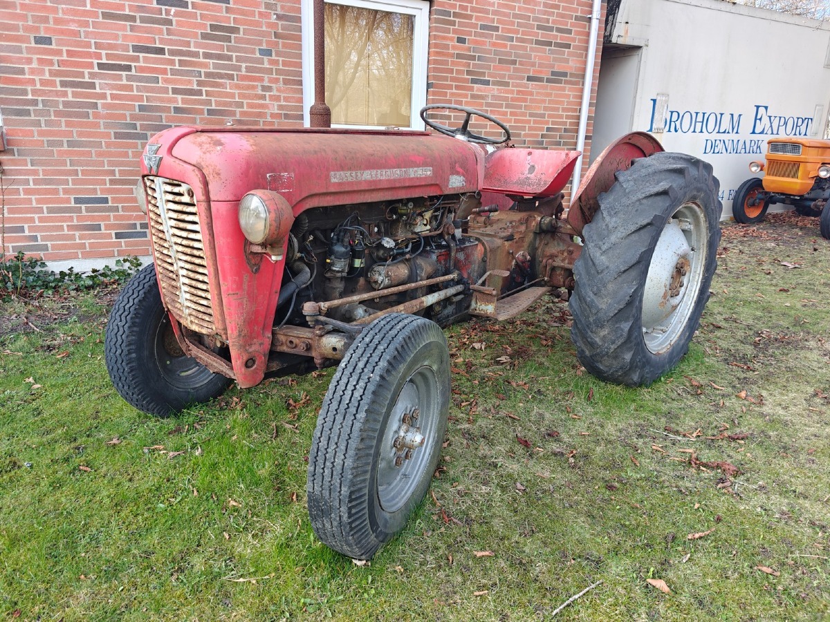 MF 35 benzin. Stelnr SHM 210182. 