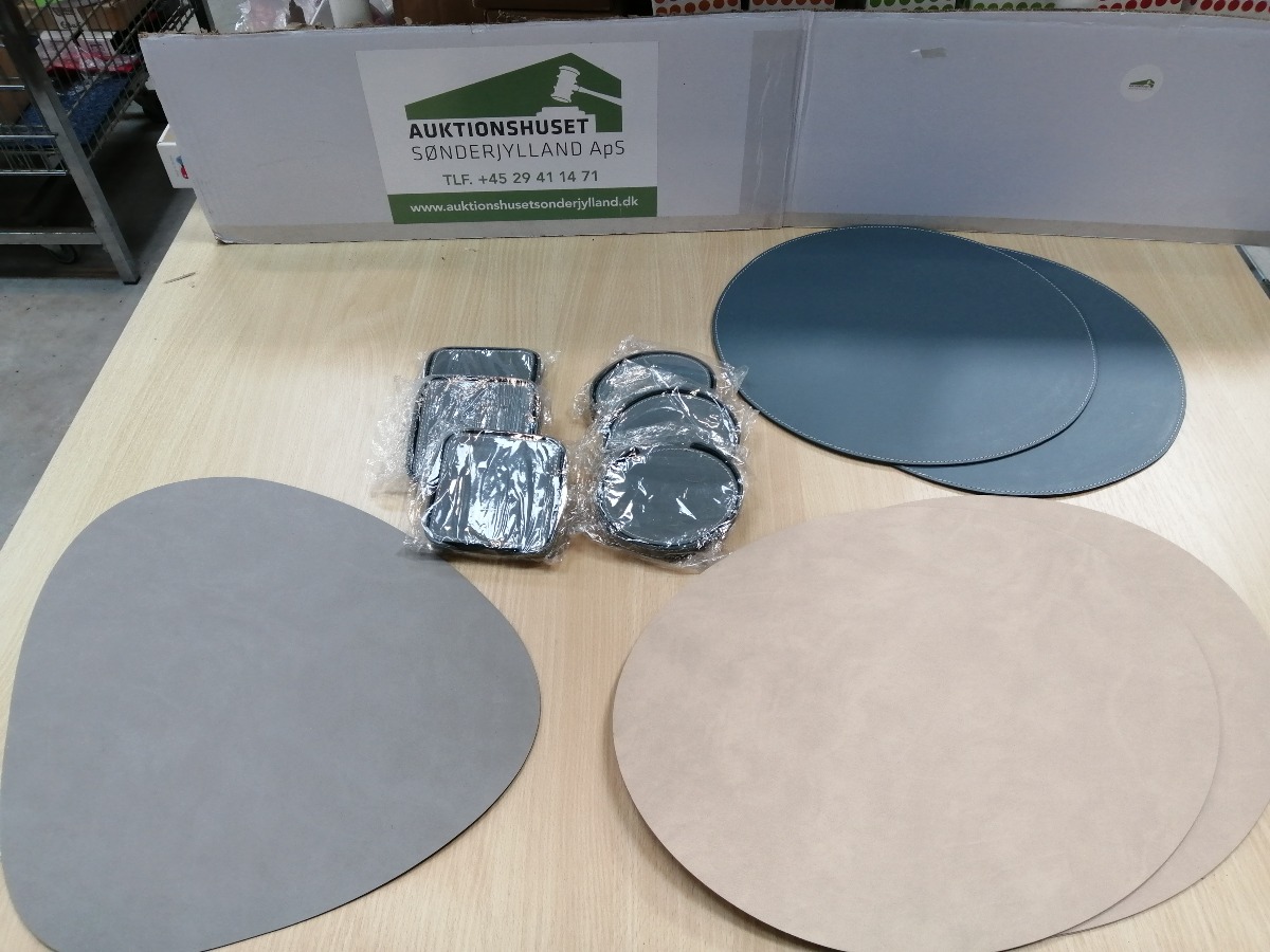 Dækkeservietter i sort og brun