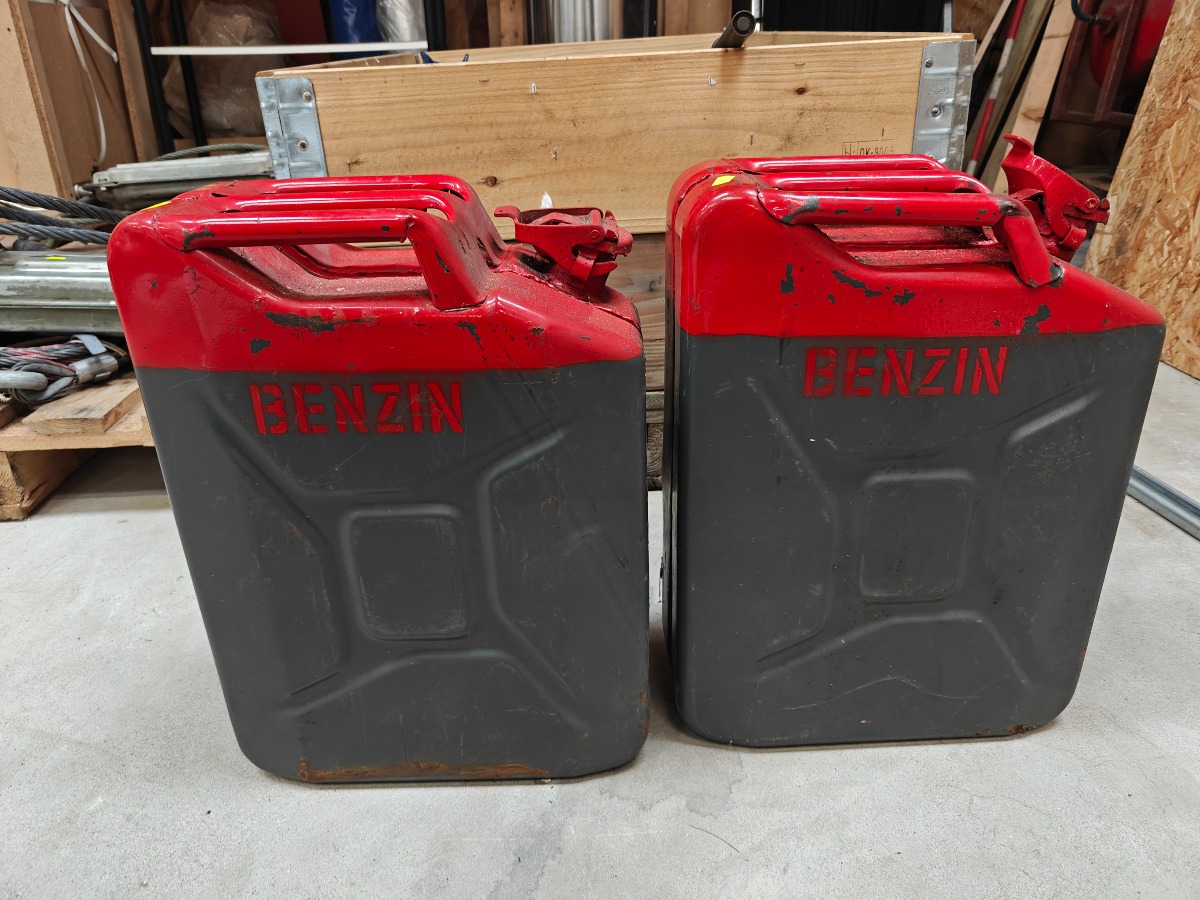 Jerry cans (2)