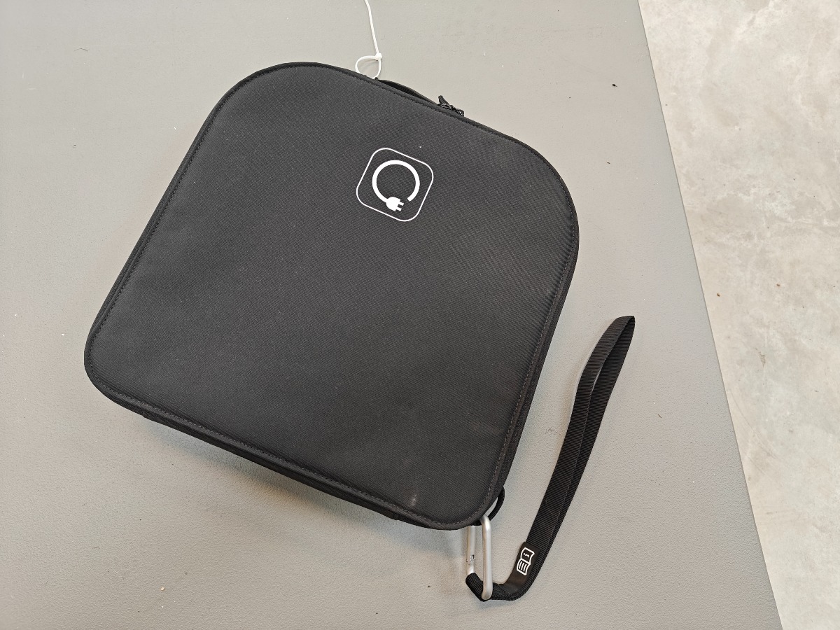 Mercedes Benz ladekabel med taske. 