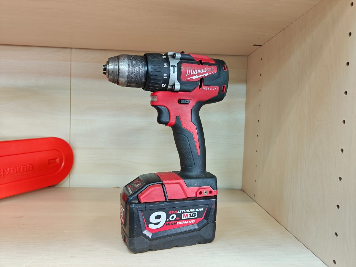 Milwaukee M18 CBLPD kompakt slagboremaskine