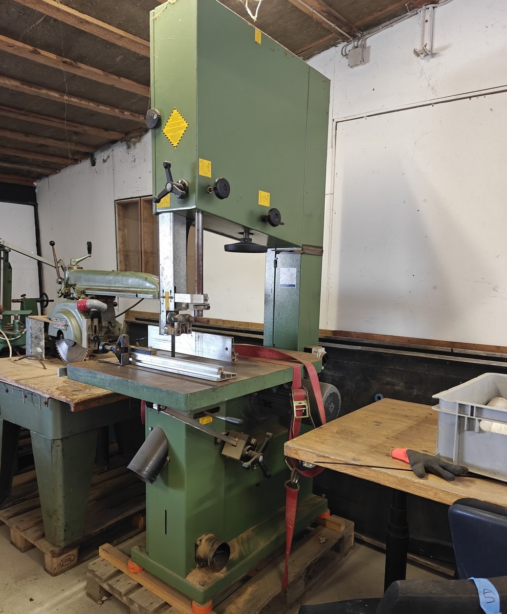 Båndsav. Mrk: Agazzani. Model: 700. Produktionsår: 1998