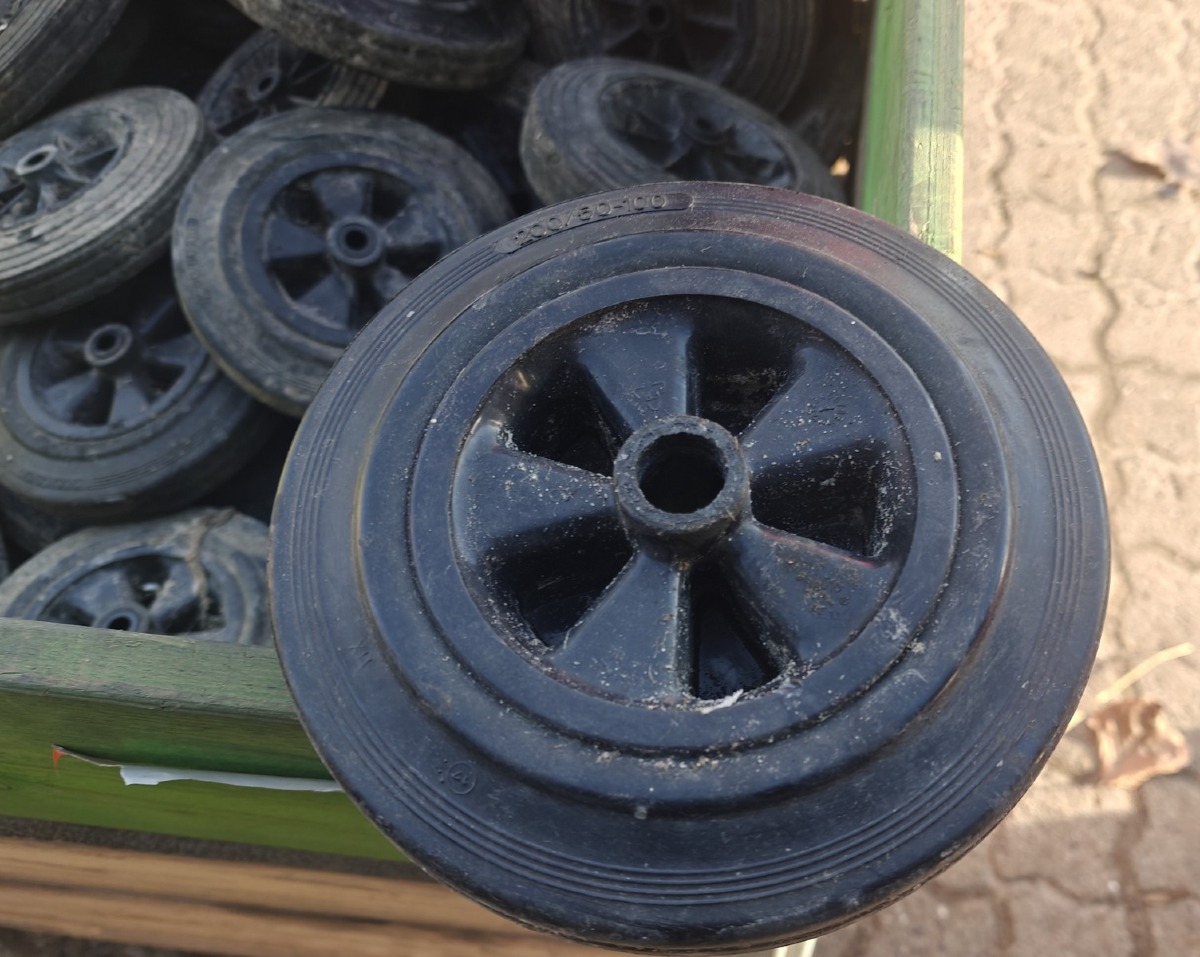 40 Massive gummihjul. Mål: 200/50-100 (ø20 cm)