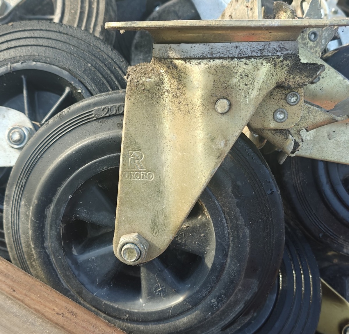 12 Transport-/industrihjul. Rotérbare med bremse. Mål: 200/50-100 (ø20 cm)