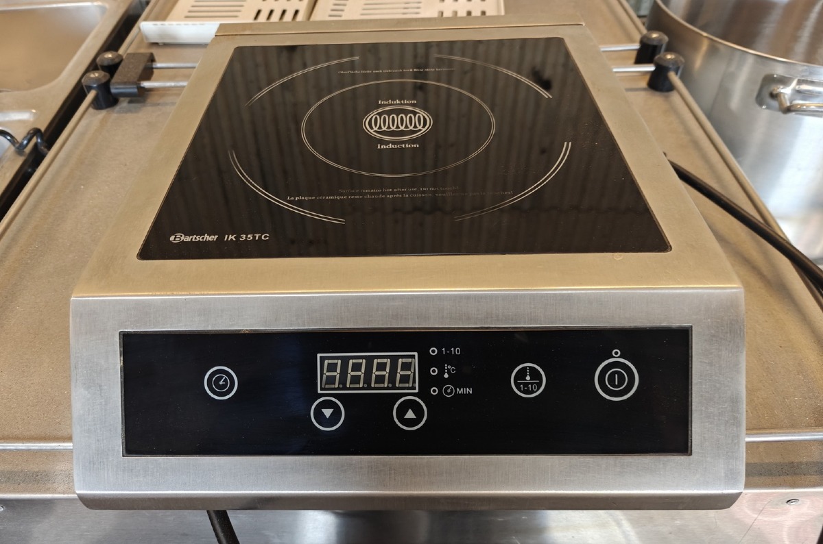 Induktionskogeplade. Mrk: Bartscher. Model: IK 35TC. Type: 105843/BT-350A2. 220-240 V