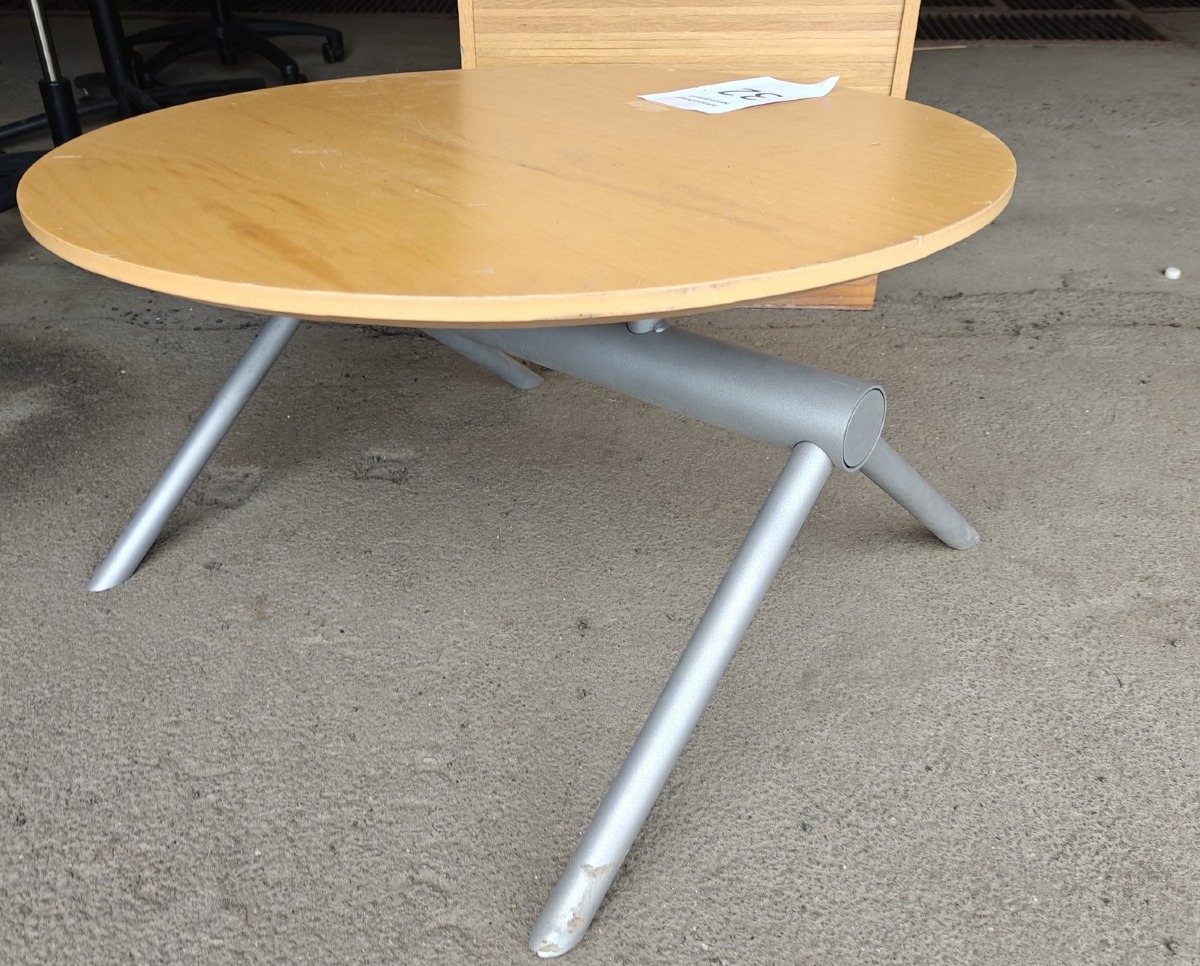 Loungebord. Mål: H: 37 cm. Ø70 cm