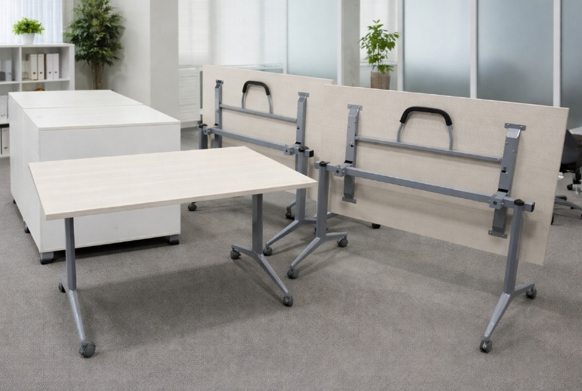 2 Mobile vippe-/flipborde. Mrk: Lomax.  På hjul, som alle er m/låsefunktion