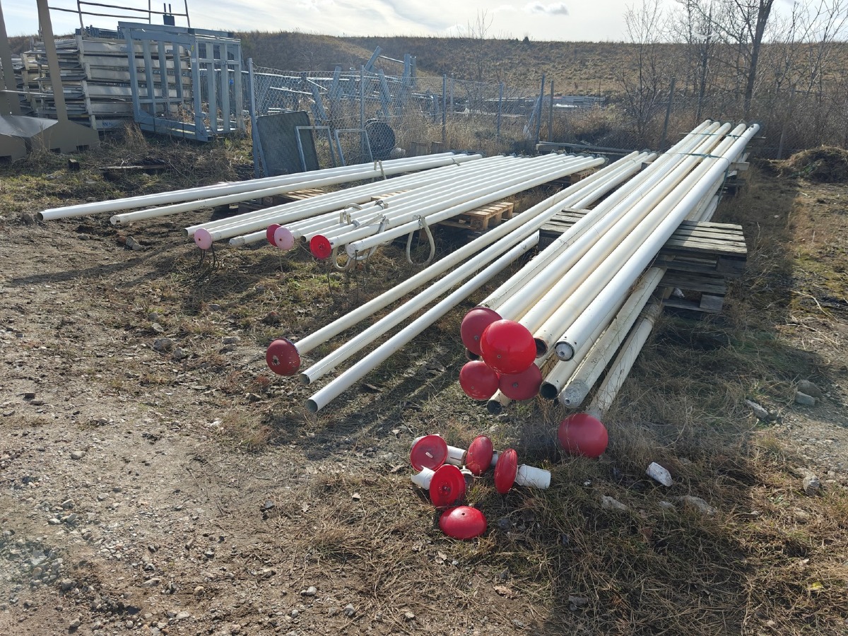 Glasfiber flagstang t/erhverv. 14 m. Mrk: VM Original. Påsat vippe-/ monteringsbeslag. Mål: Længde: ca 14 m