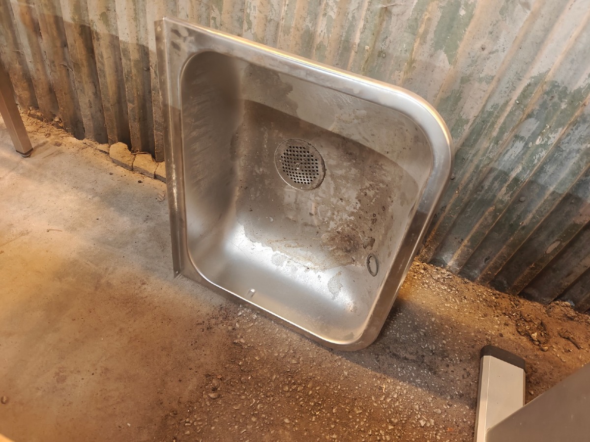 Stålvask. Mrk Lanbo Danmark. Mål: 56 x 46 cm. Brugt