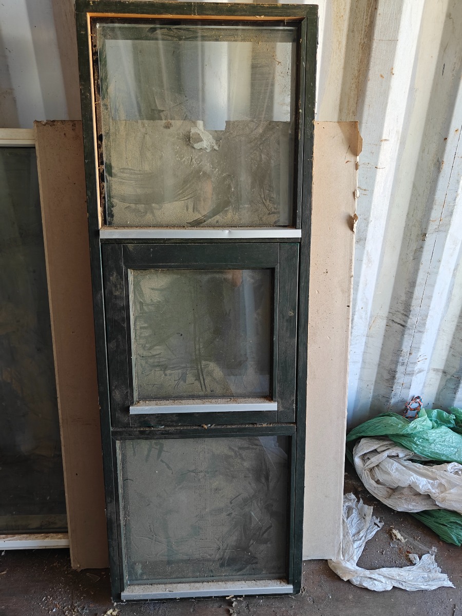 Høj vindue m. 3 ruder 