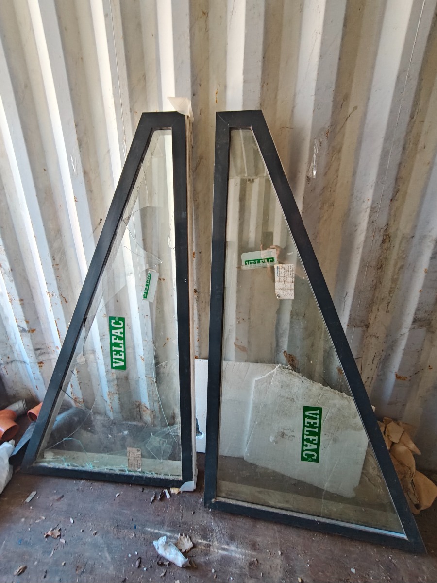 2 stk skråvinduer træ / alu