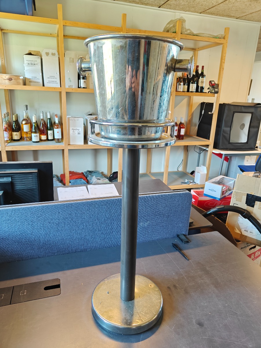 Vinkøler med stand (2)