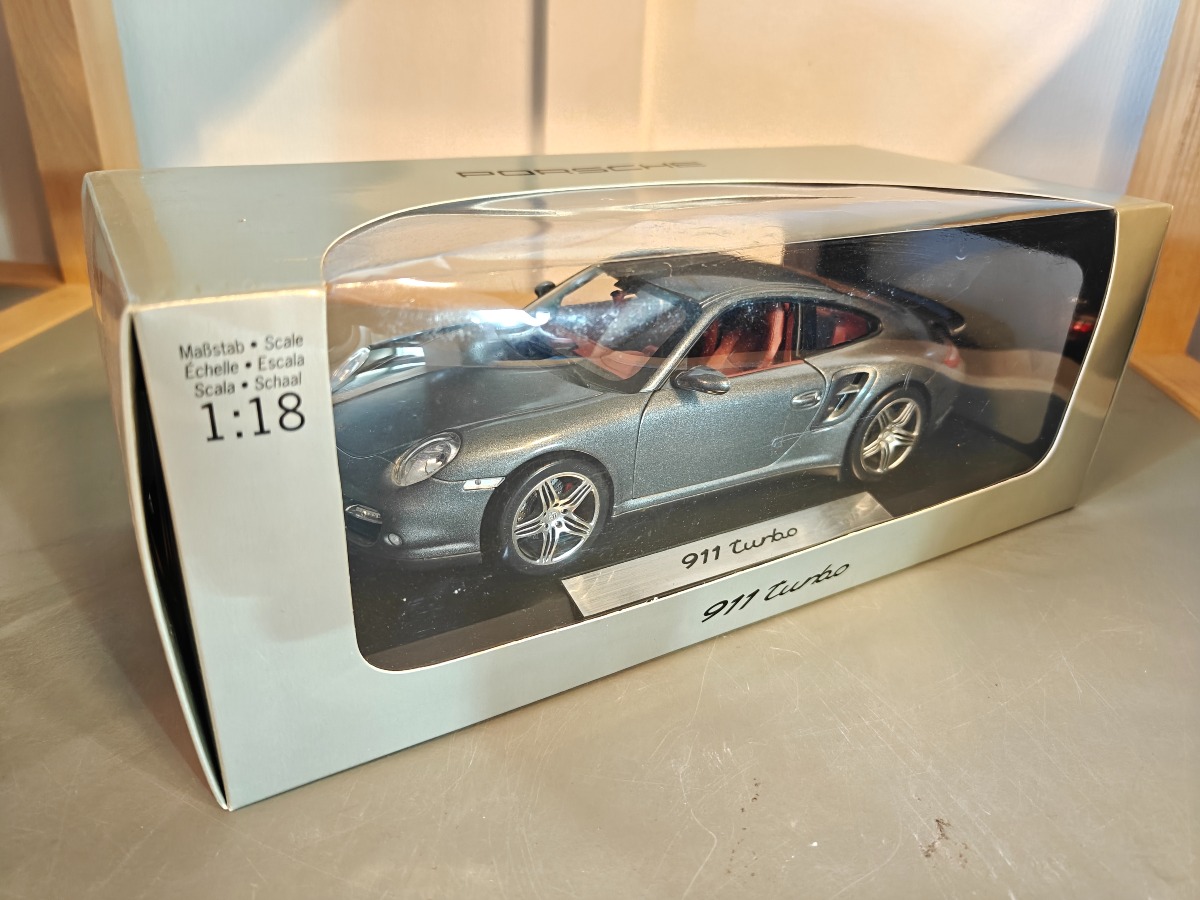 Porsche Design Model af Porsche 911 Turbo Skala 1:18
