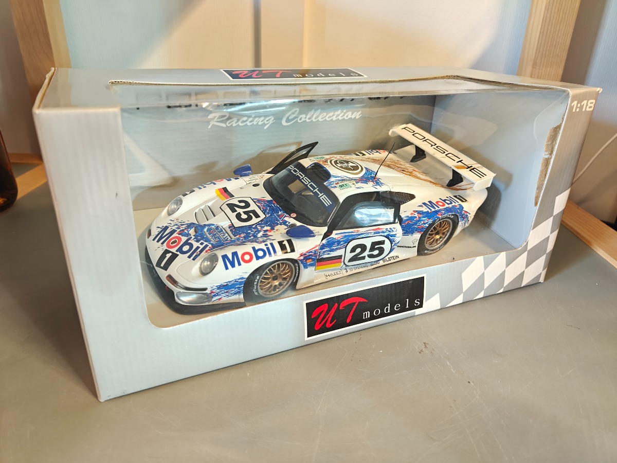UT models model af  Porsche 911 GT1 Skala 1:18