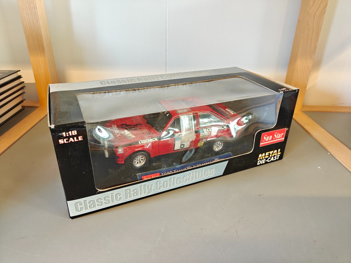 Sun Star model af Ford Escort 1975 Skala 1:18