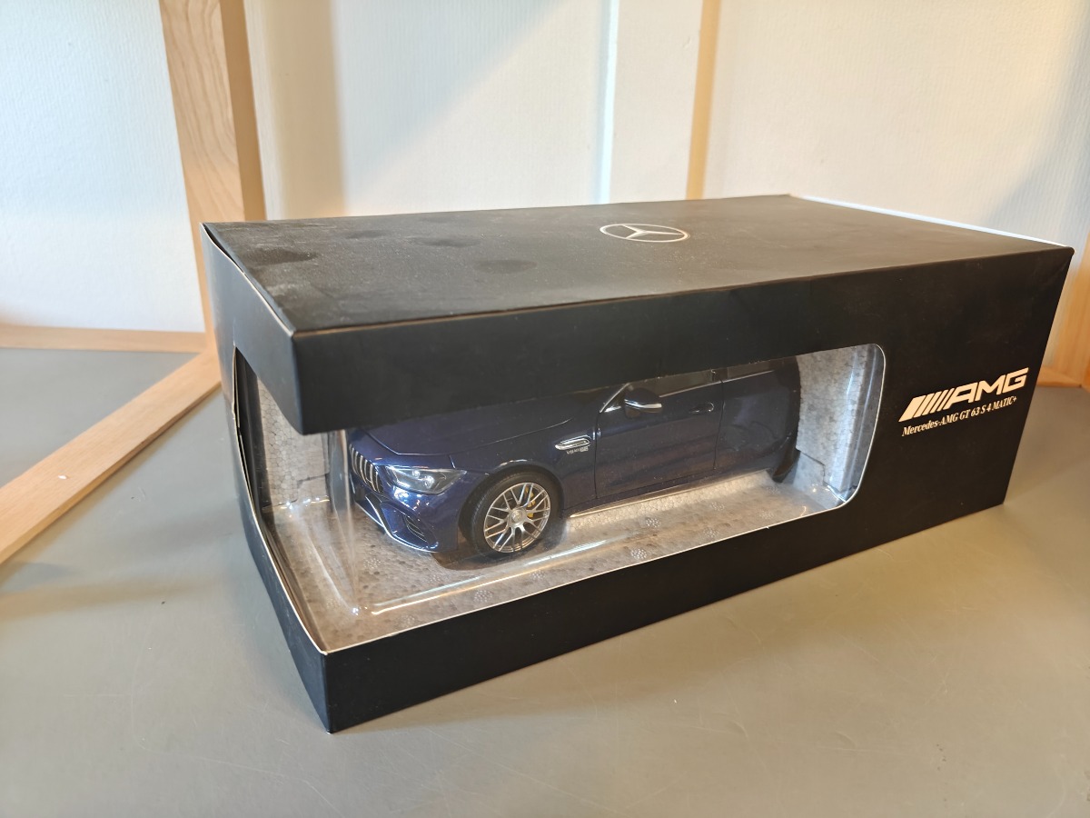 Mercedes model af Mercedes Benz AMG GT63 Skala 1:18