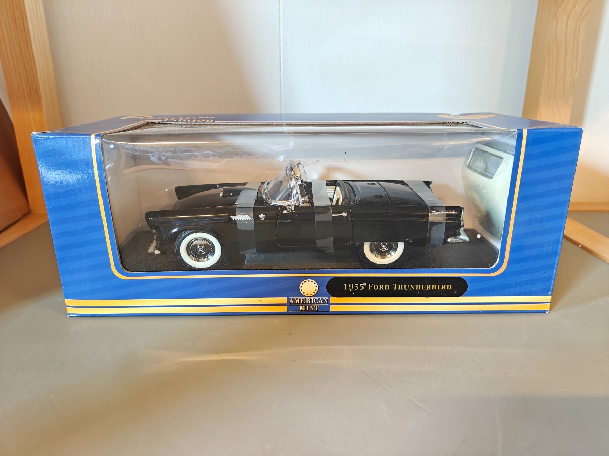 American Mint model af Ford Thunderbird 1955 Skala 1:18