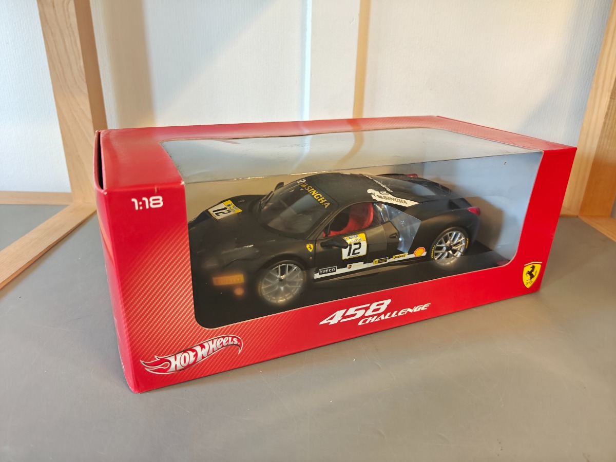 HotWheels model af Ferrari 458 Skala 1:18